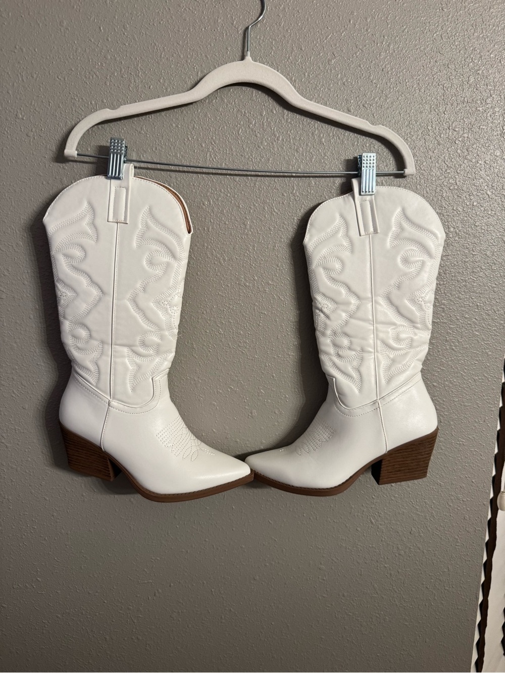 TOP Moda White Western Cowgirl Booties with Stacked Heel